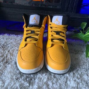 Nike Kids Yellow Sneakers